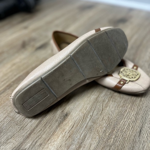 Christian Soriano Flats - Picture 4 of 4